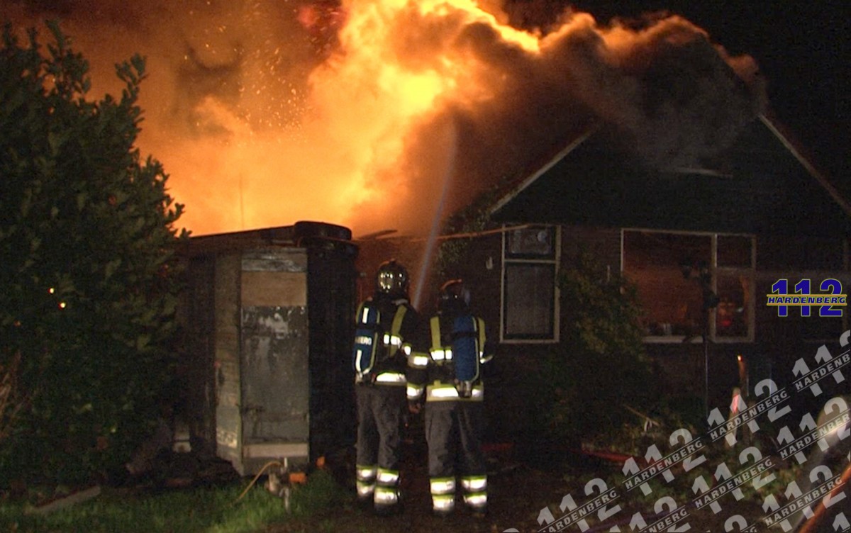 Uitslaande brand verwoest woning in Bruchterveld