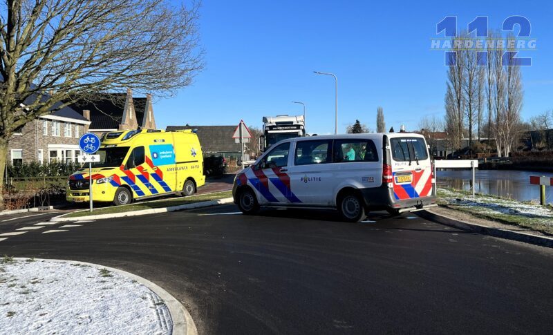 Auto frontaal op vrachtwagen in Beerzerveld