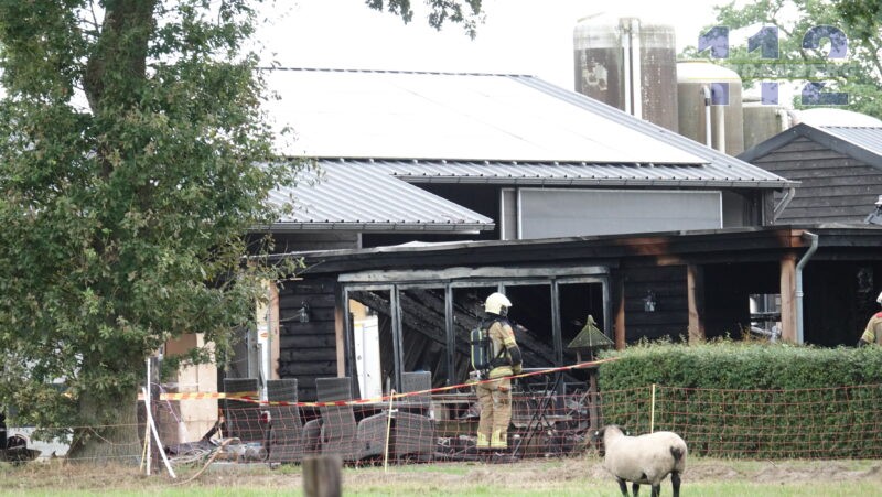 Middelbrand bij woning aan Rheezerweg in Diffelen